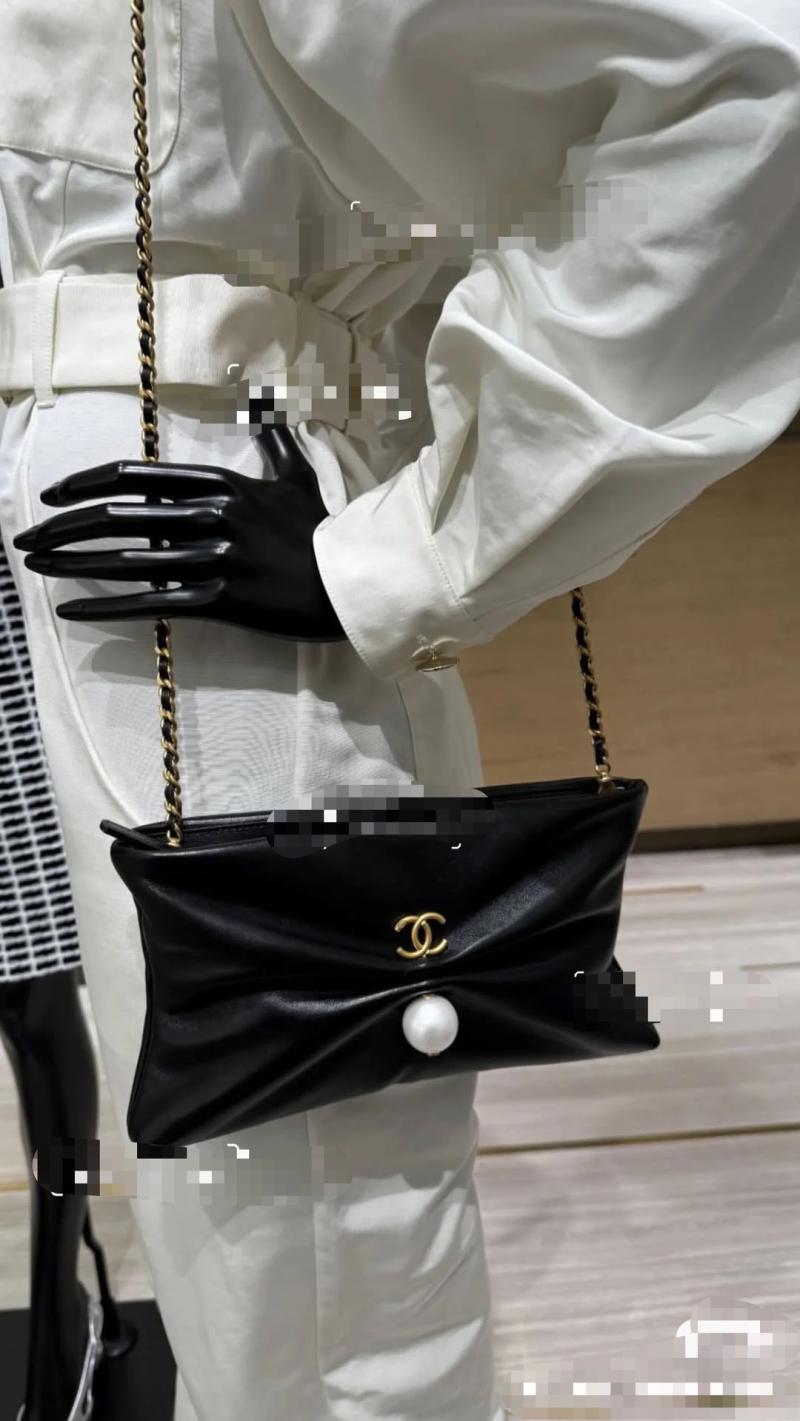 Chanel Clutch With Chain Black AP4613