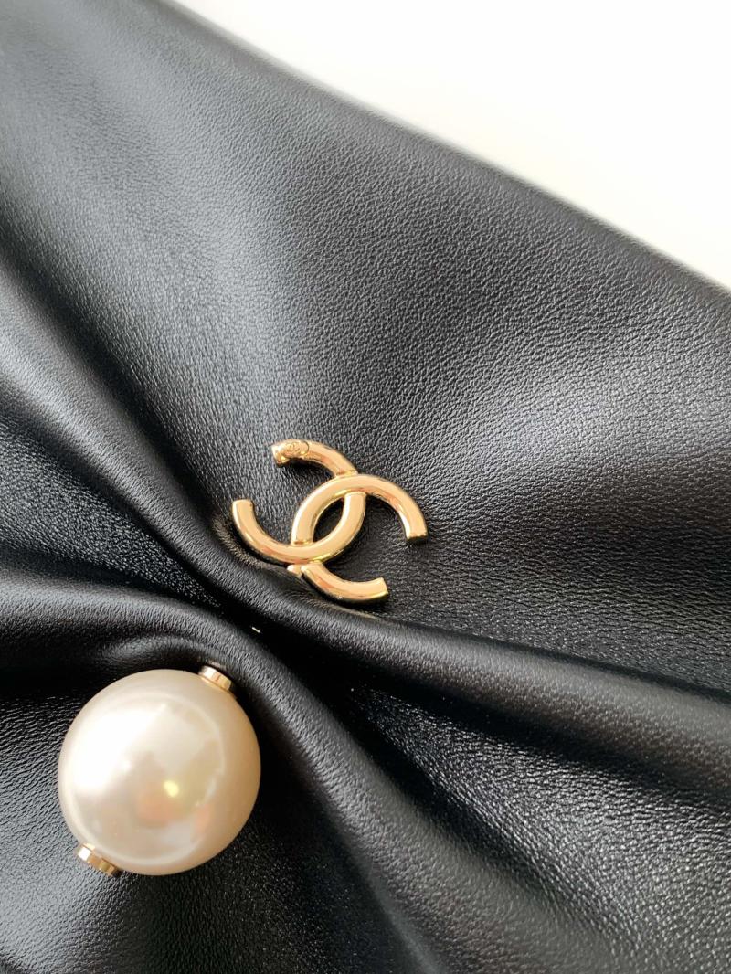 Chanel Clutch With Chain Black AP4613