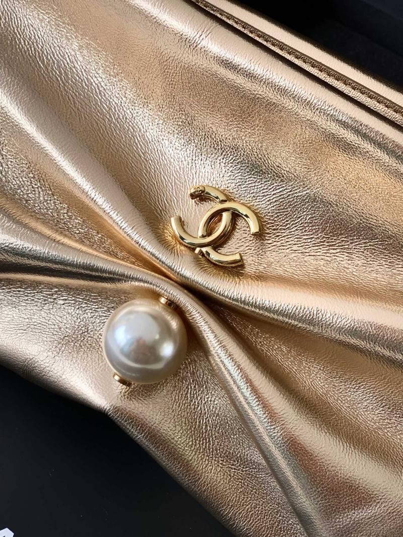 Chanel Clutch With Chain Gold AP4613