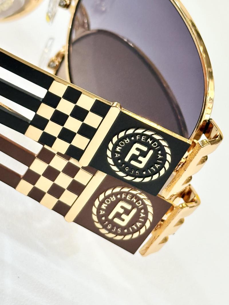 Fendi Sunglasses SL 7078