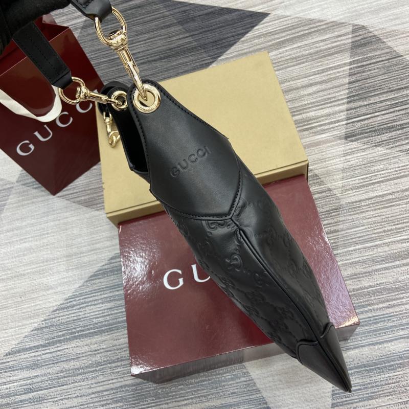 Gucci B medium shoulder bag Black 834981