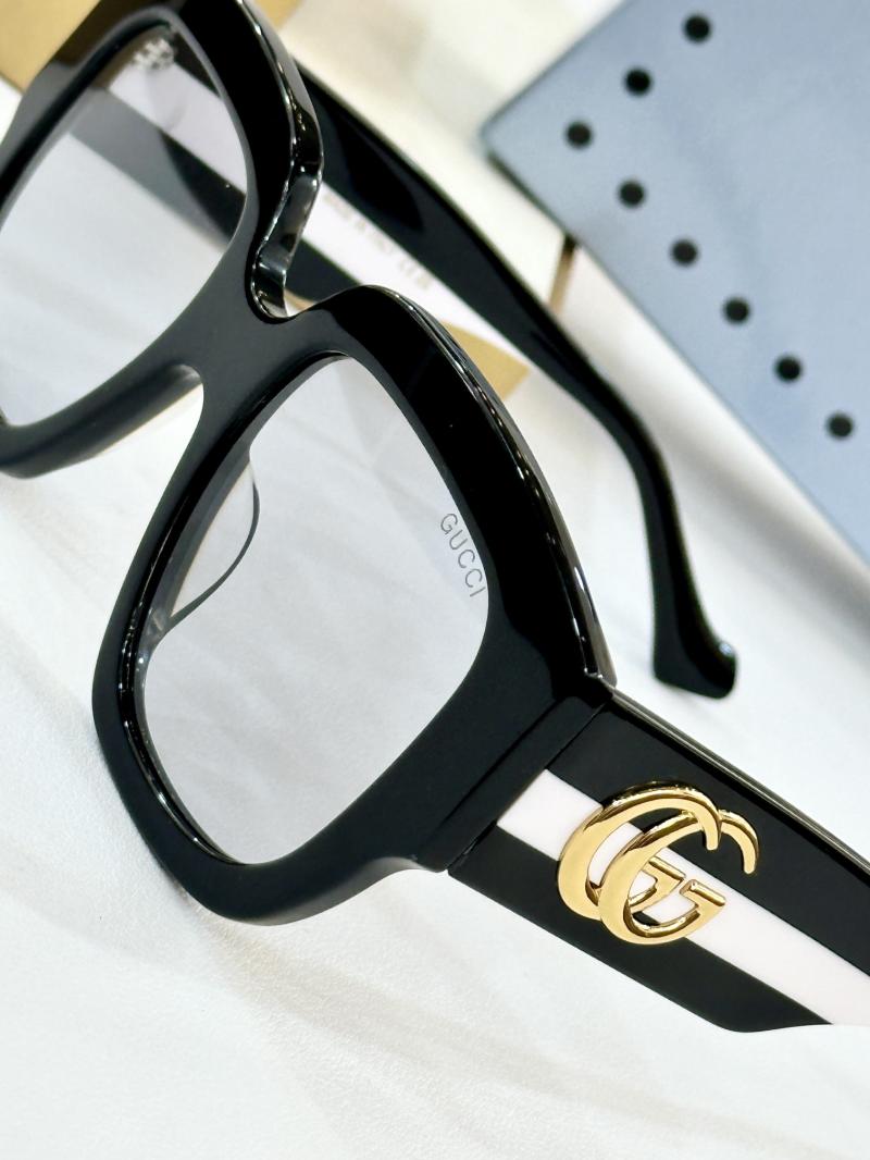 Gucci Sunglasses GG1546S