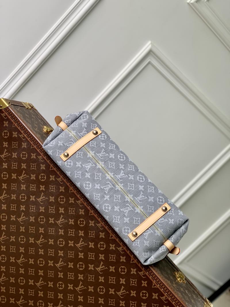Louis Vuitton CarryAll MM M13289