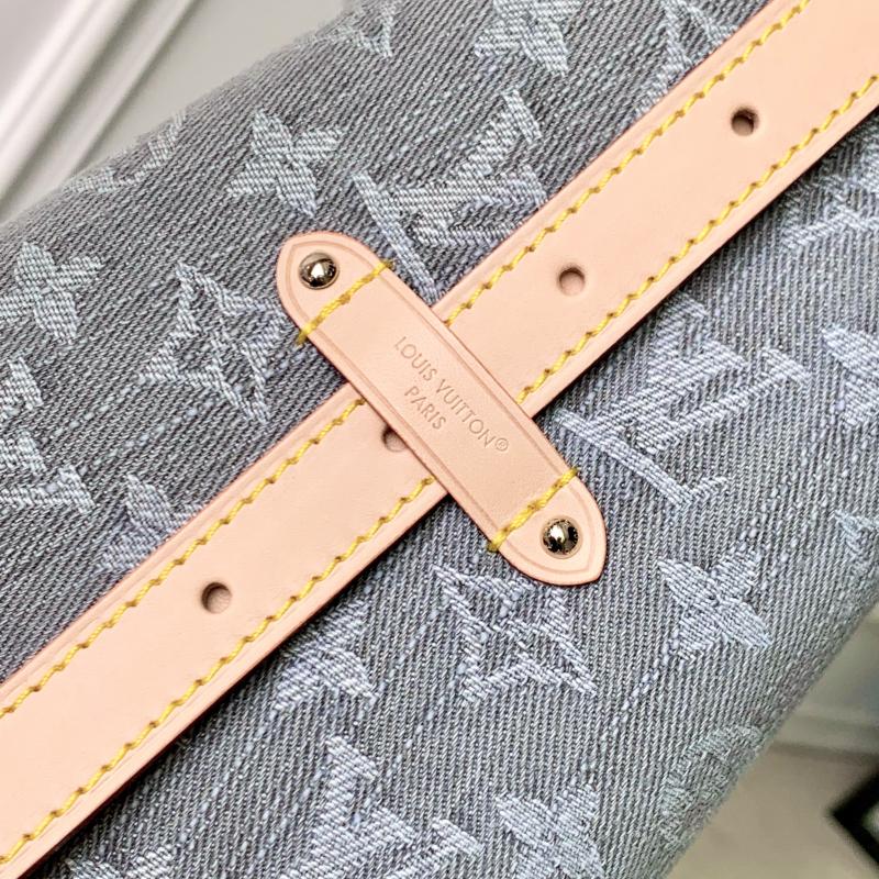 Louis Vuitton CarryAll MM M13289