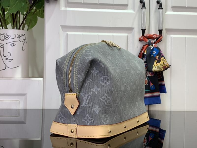 Louis Vuitton Cosmetic Pouch GM Gray M13750