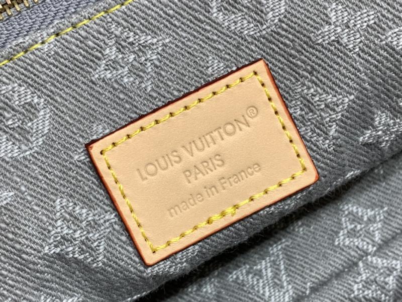 Louis Vuitton Cosmetic Pouch GM Gray M13750