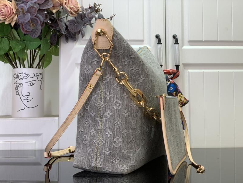 Louis Vuitton Coussin Hobo MM M13390