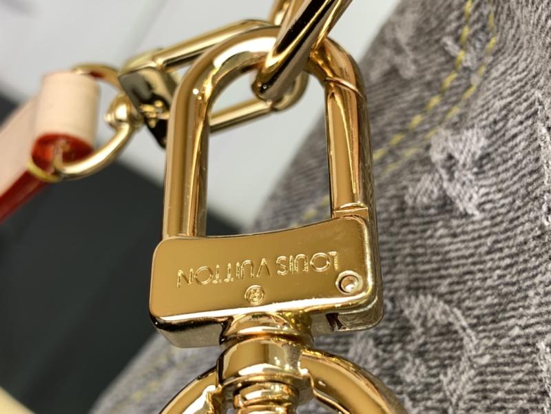 Louis Vuitton Coussin Hobo MM M13390