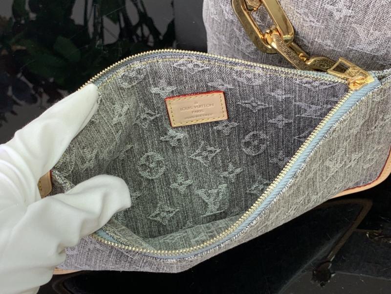 Louis Vuitton Coussin Hobo MM M13390