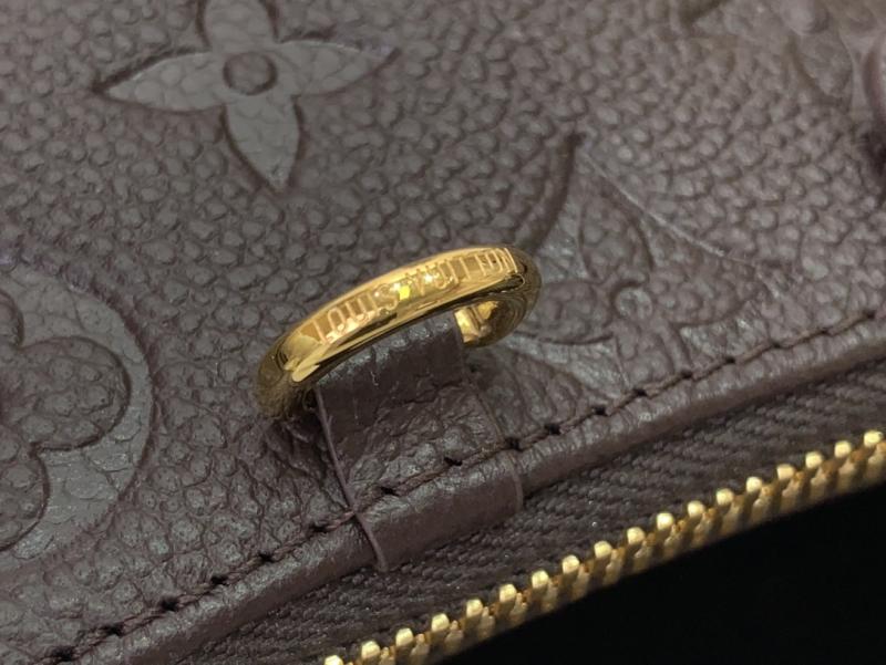 Louis Vuitton Easy Pouch M13614