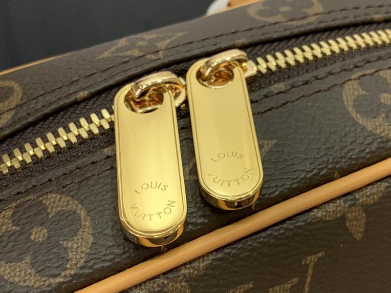 Louis Vuitton Manhattan PM Bag M40026
