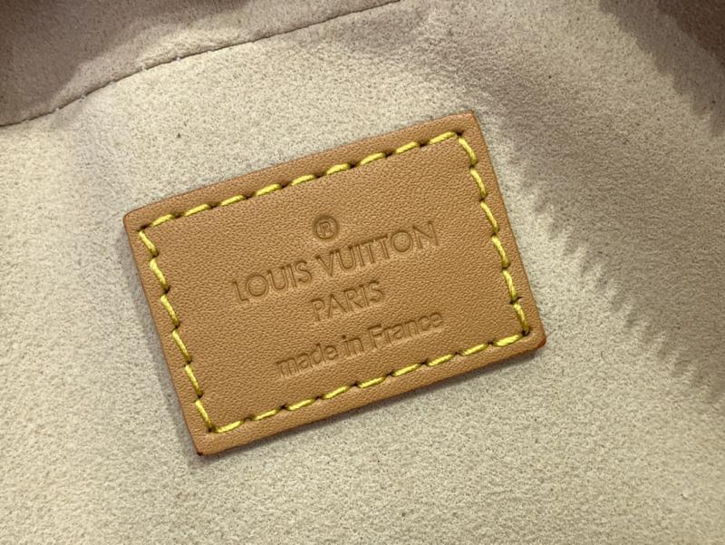 Louis Vuitton Manhattan PM Bag M40026