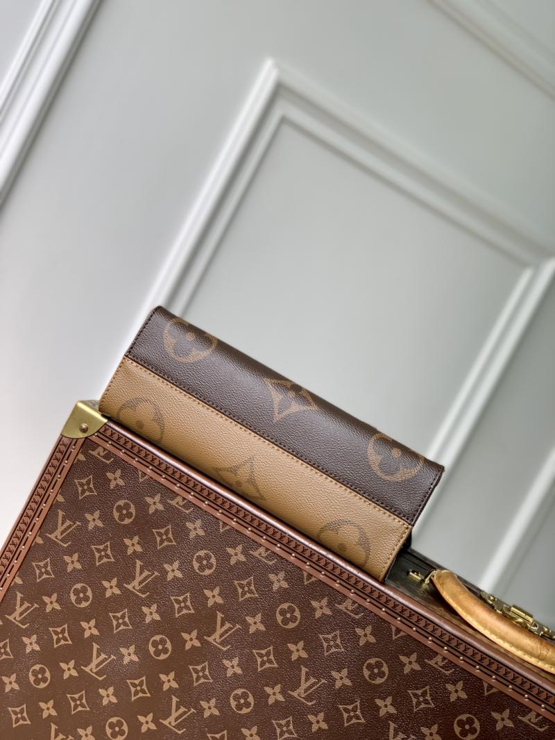 Louis Vuitton OnTheGo East West Chain M14236
