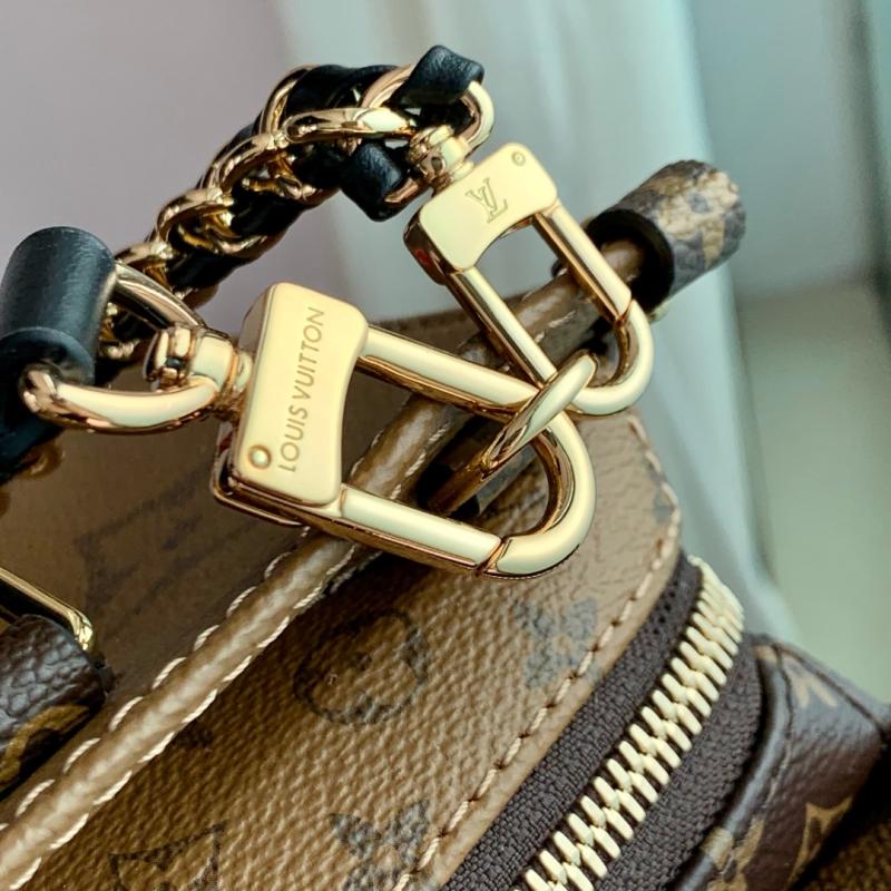 Louis Vuitton OnTheGo East West Chain M14236