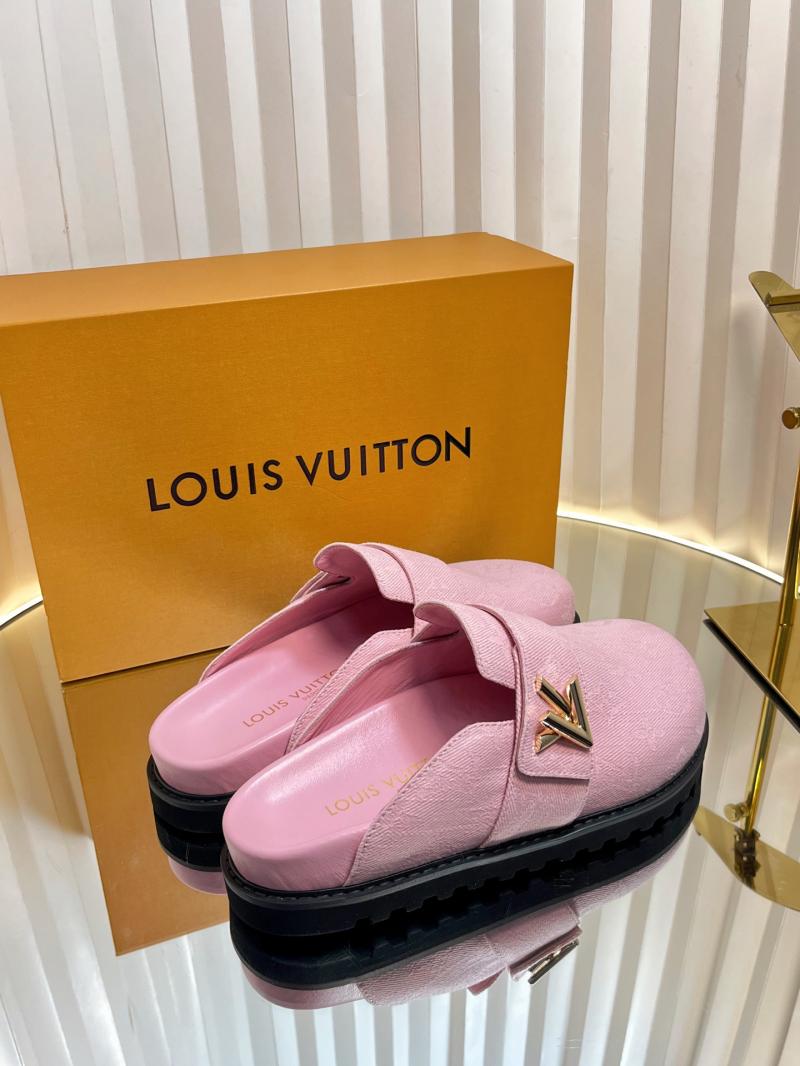 Louis Vuitton Unisex Slippers SLU41802