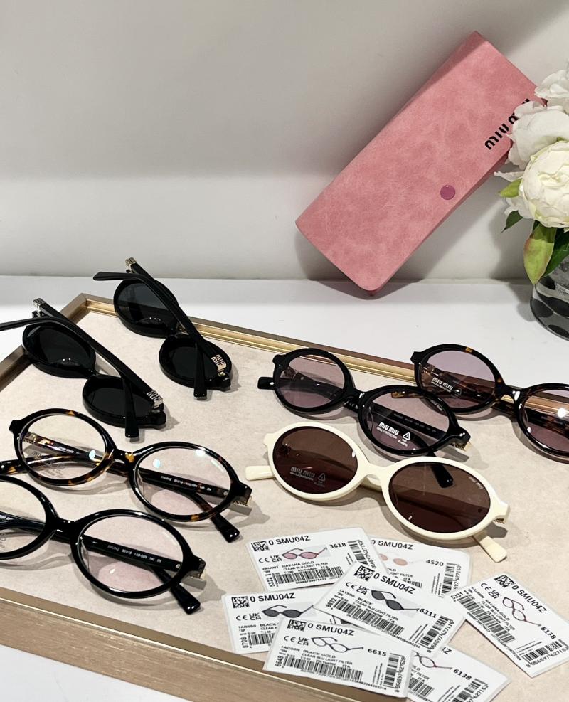 Miu Miu Sunglasses SMU04Z
