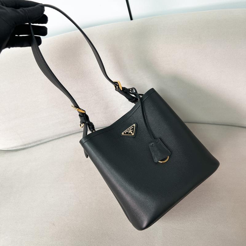 Prada Medium leather bag Black 1BE080