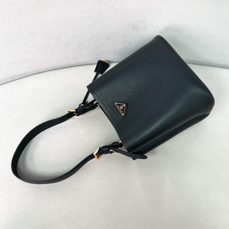 Prada Medium leather bag Black 1BE080