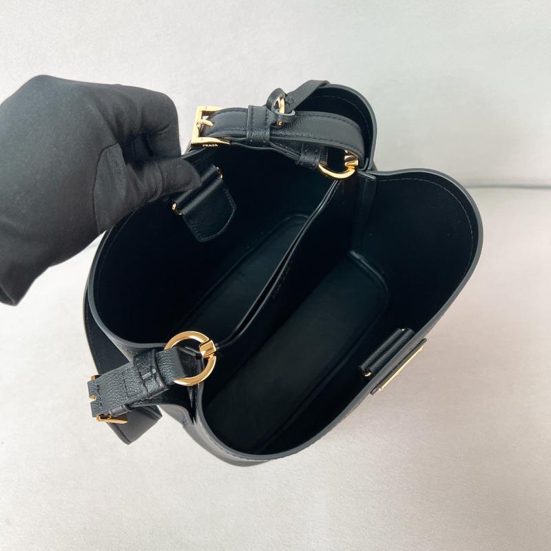Prada Medium leather bag Black 1BE080