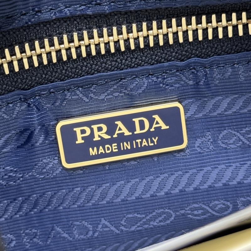 Prada Re-Edition 2005 mini bag Navy1N204M