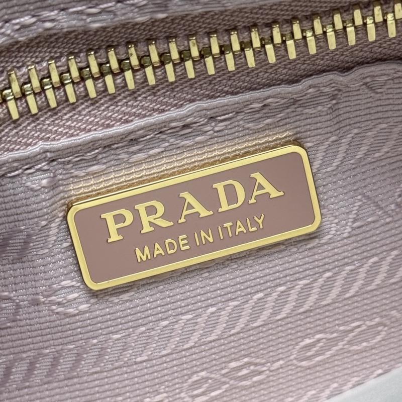 Prada Re-Edition 2005 mini bag Pink 1N204M