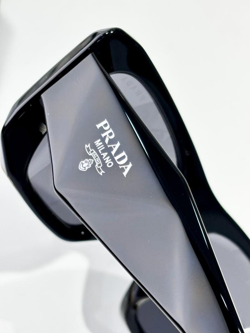 Prada Sunglasses SPR B18-C
