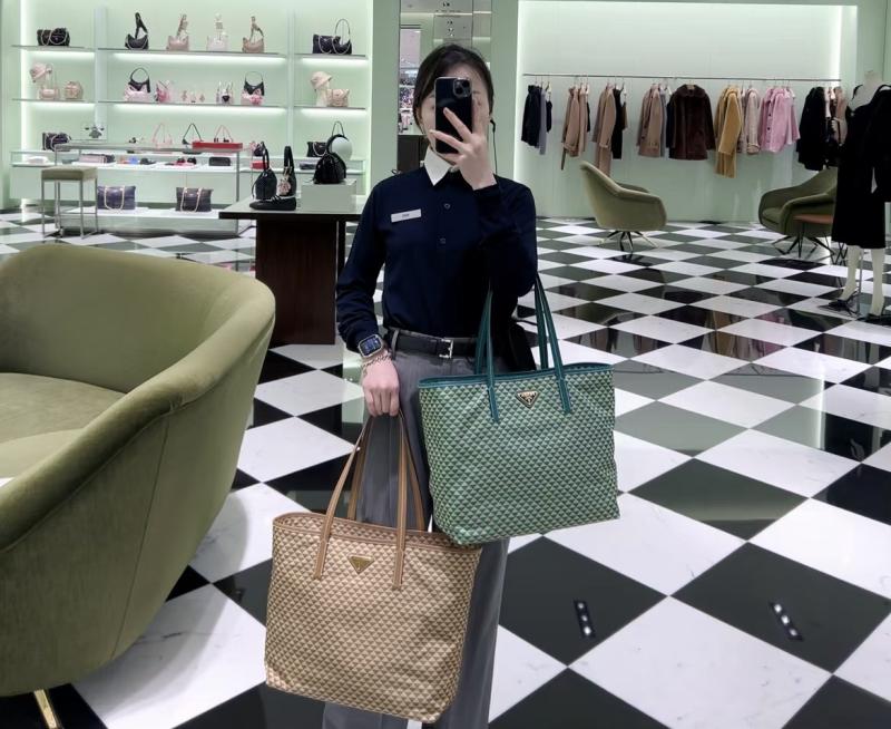 Prada Tote bag Green 1BG552