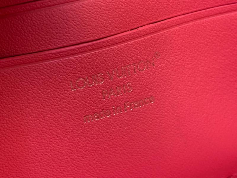 Wallet On Chain LV Bloom Sweet Coral M14564
