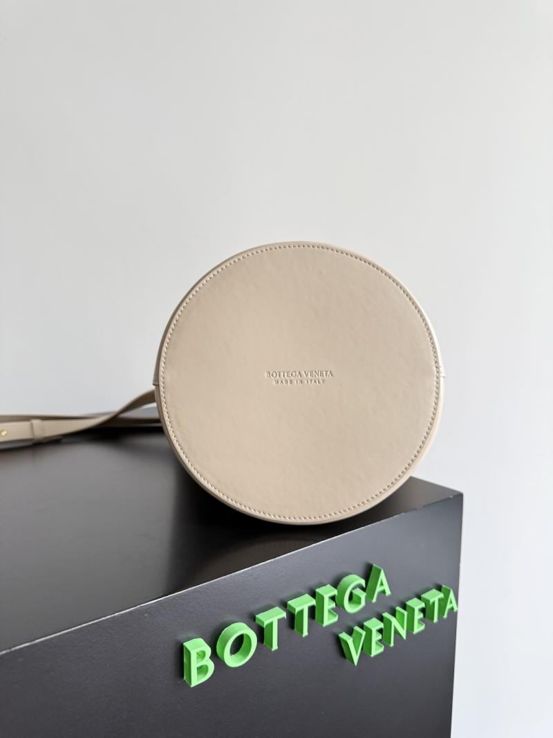 Bottega Veneta Liberta Bucket Ecru 806038