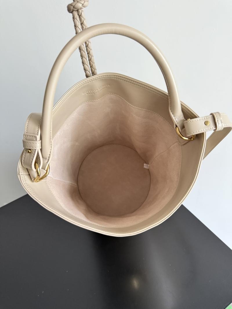 Bottega Veneta Liberta Bucket Ecru 806038