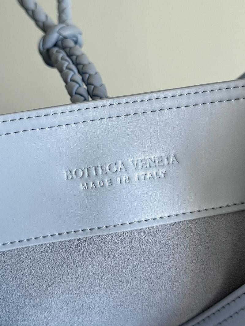 Bottega Veneta Liberta Bucket Lunar 806038