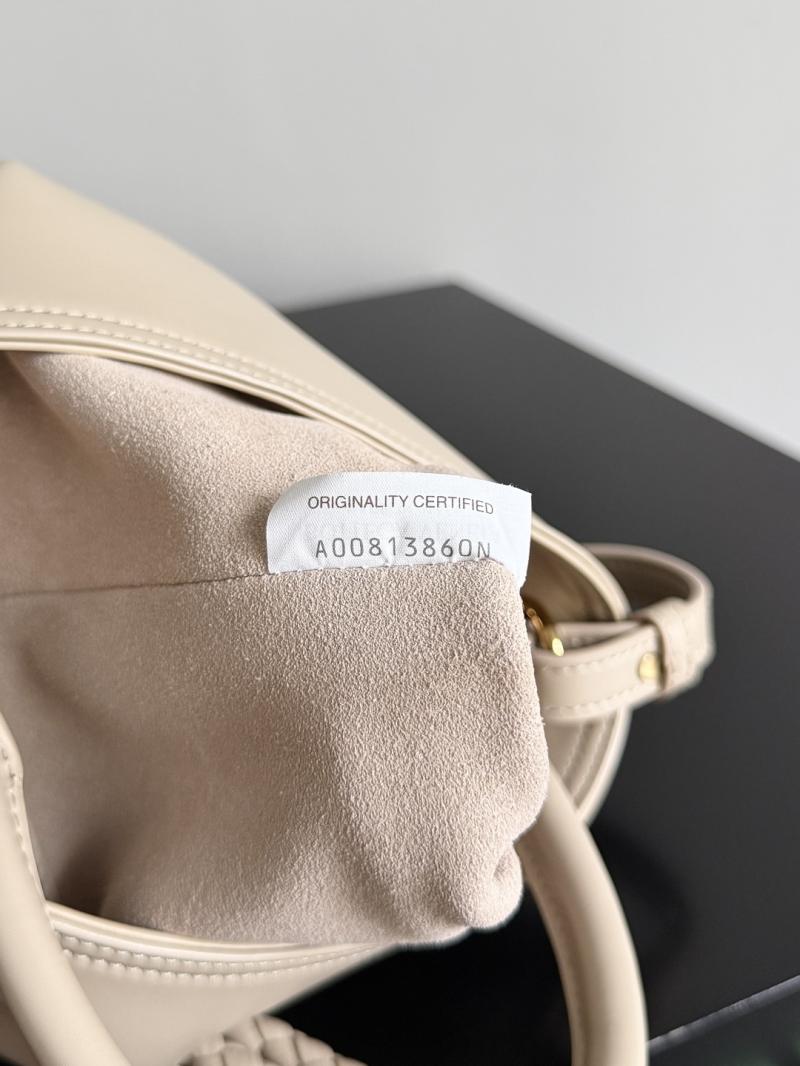 Bottega Veneta Small Liberta Bucket Ecru 815244