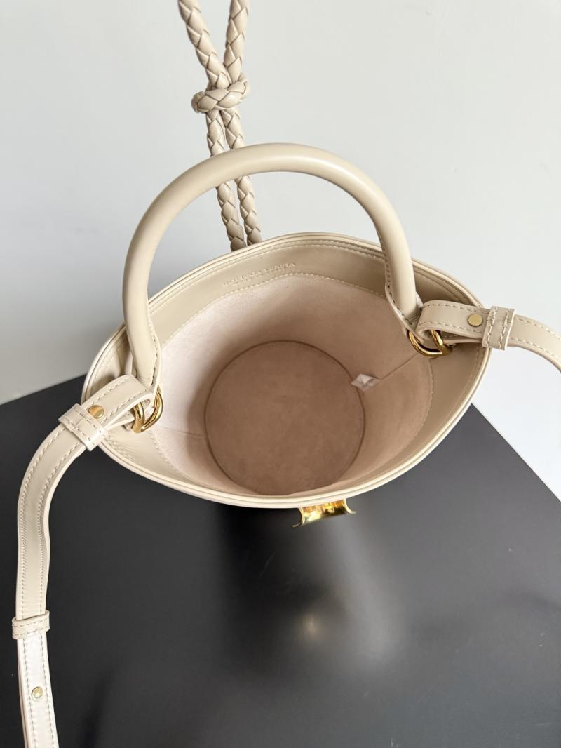 Bottega Veneta Small Liberta Bucket Ecru 815244