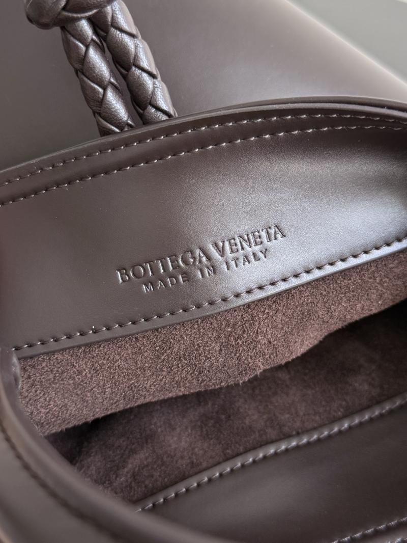 Bottega Veneta Small Liberta Bucket Fondant 815244