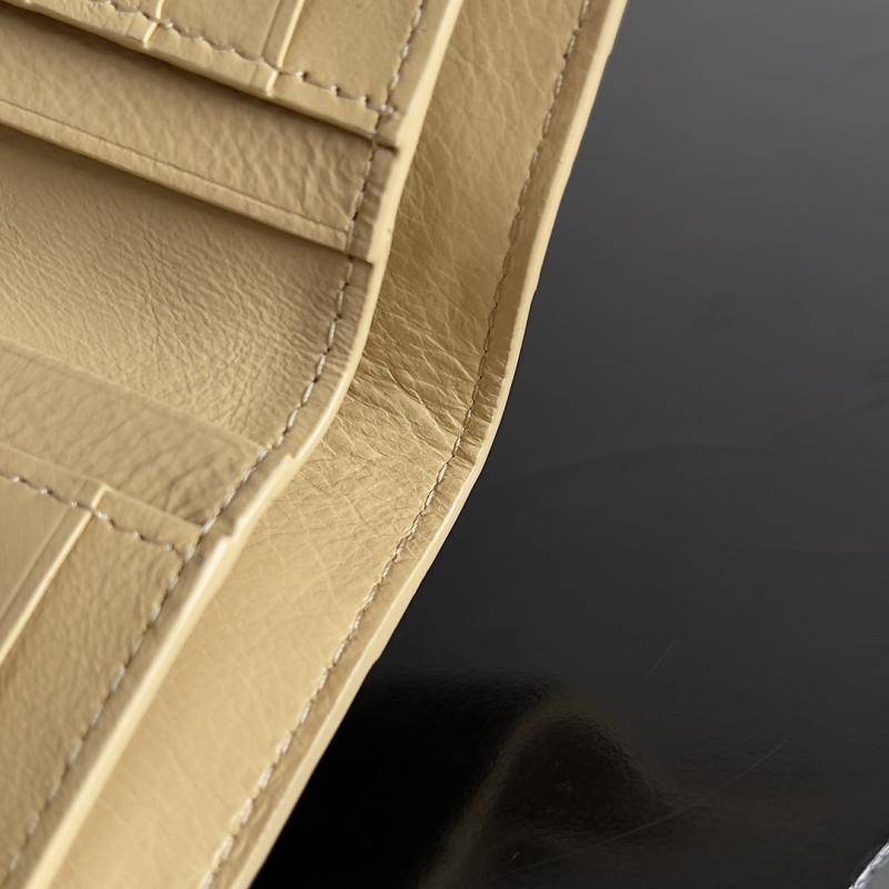 Bottega Veneta Wallet Beige 667468
