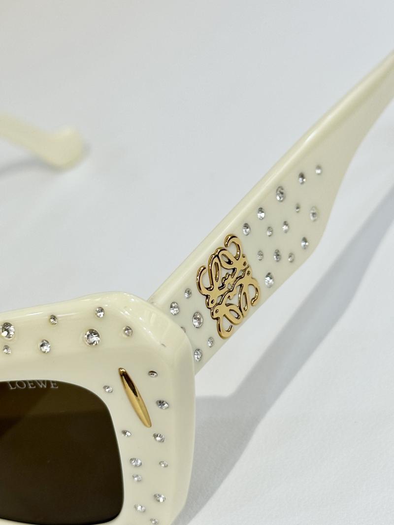 Loewe Sunglasses LW4116I