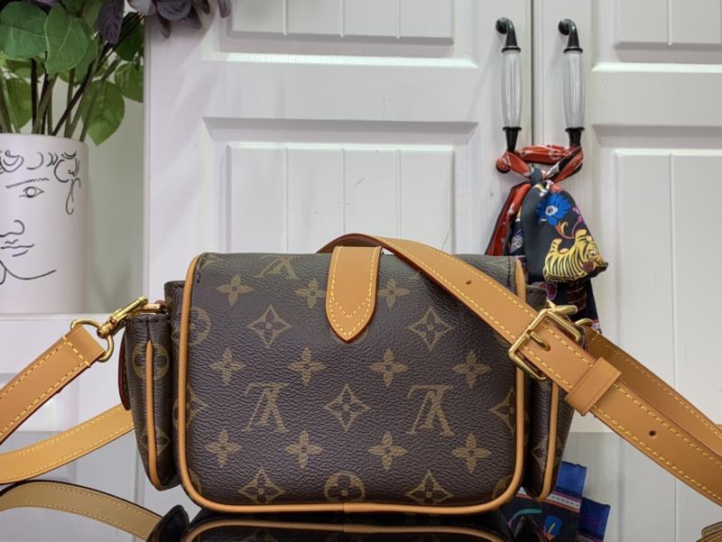 Louis Vuitton Cargo Wearable Wallet M14742
