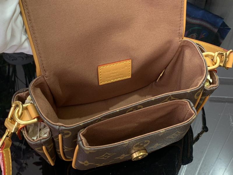 Louis Vuitton Cargo Wearable Wallet M14742