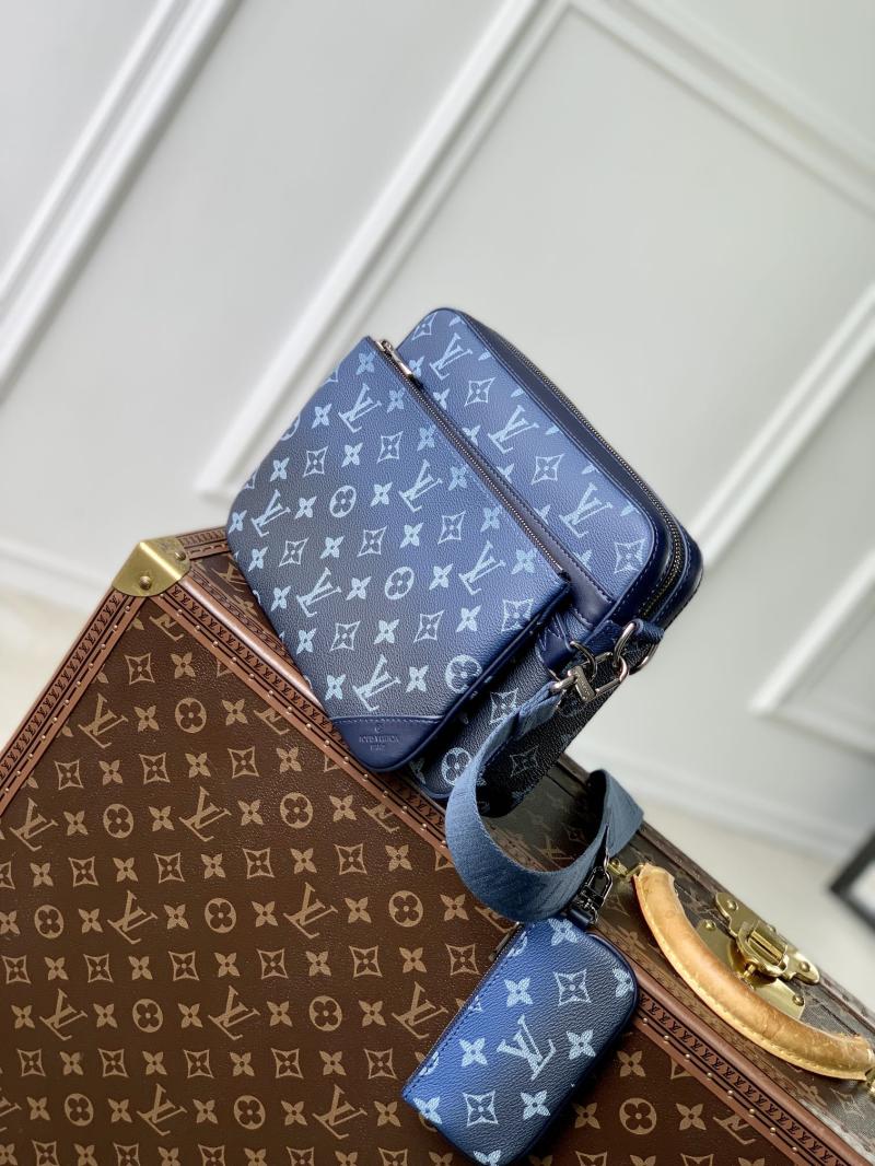 Louis Vuitton Trio Messenger M11592