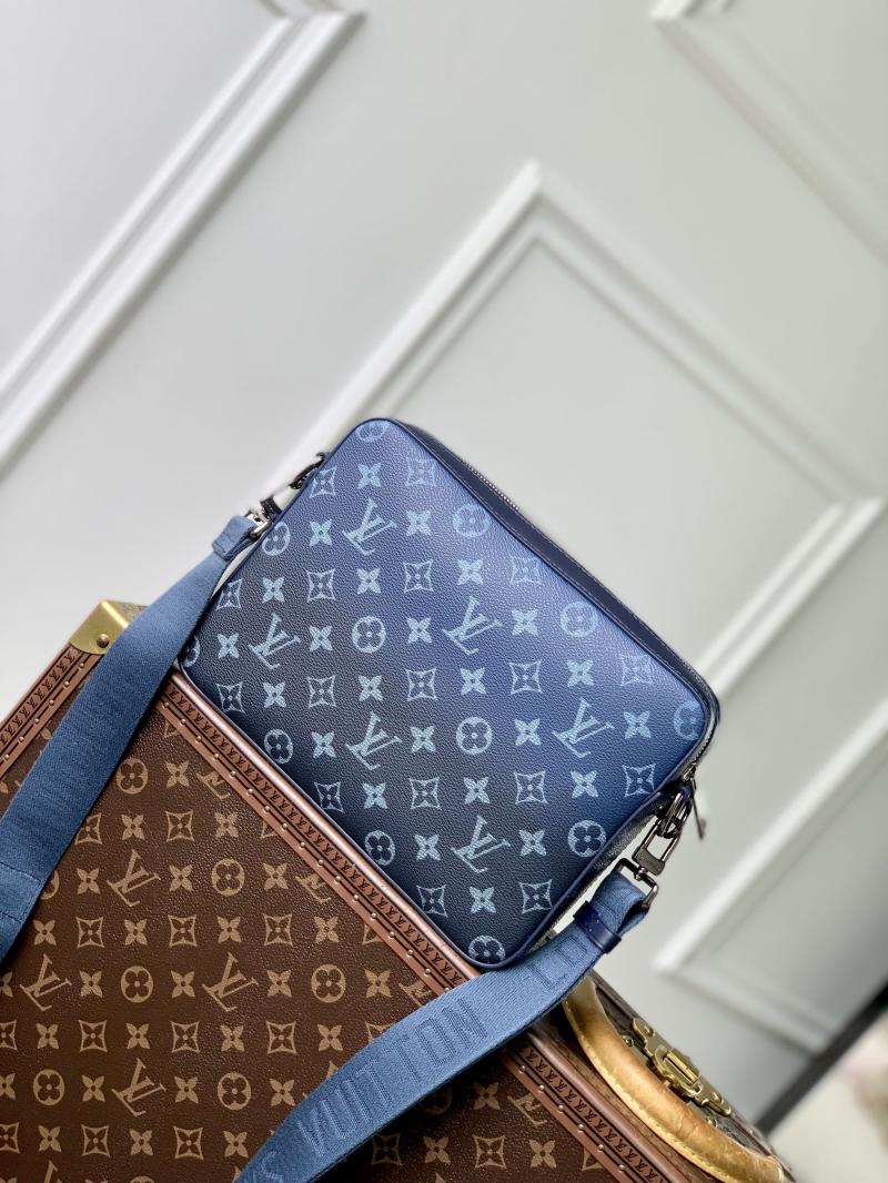 Louis Vuitton Trio Messenger M11592