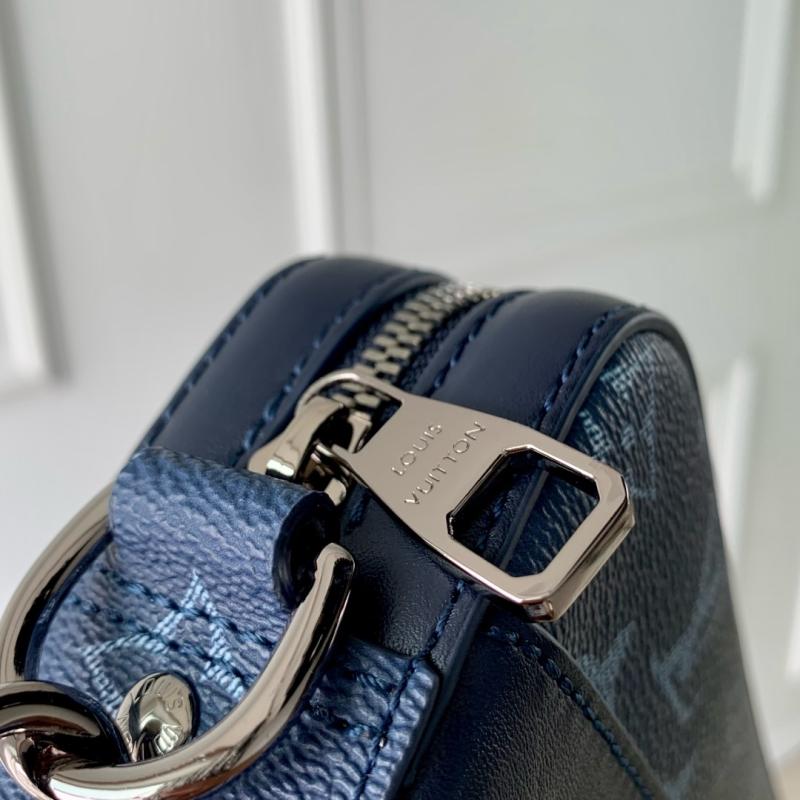Louis Vuitton Trio Messenger M11592