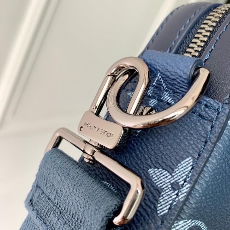 Louis Vuitton Trio Messenger M11592