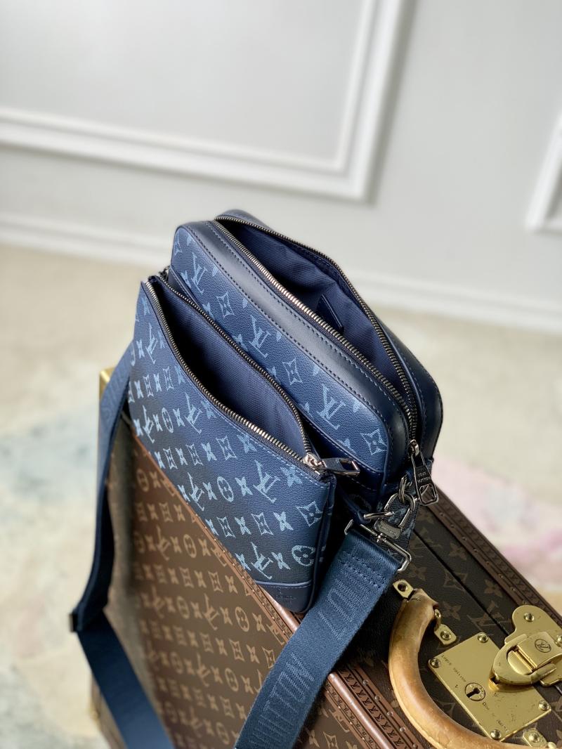 Louis Vuitton Trio Messenger M11592