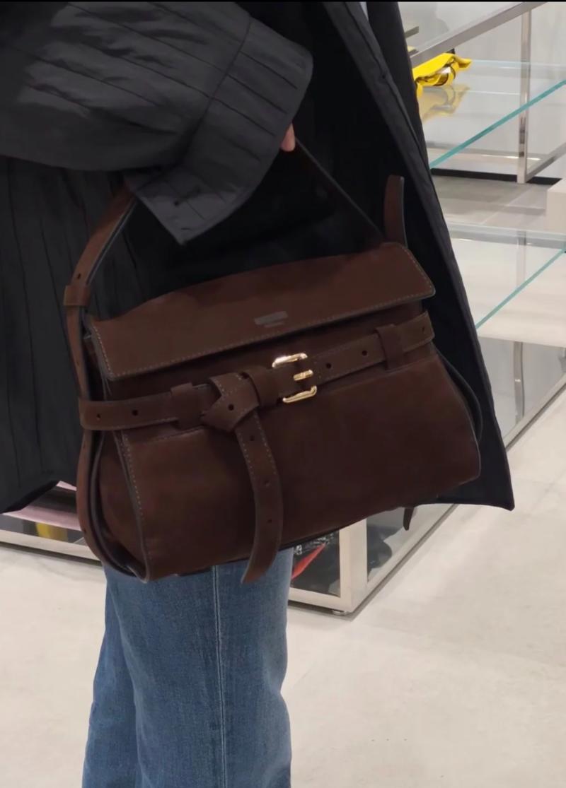 Medium Moschino Tie Me bag Brown M8100