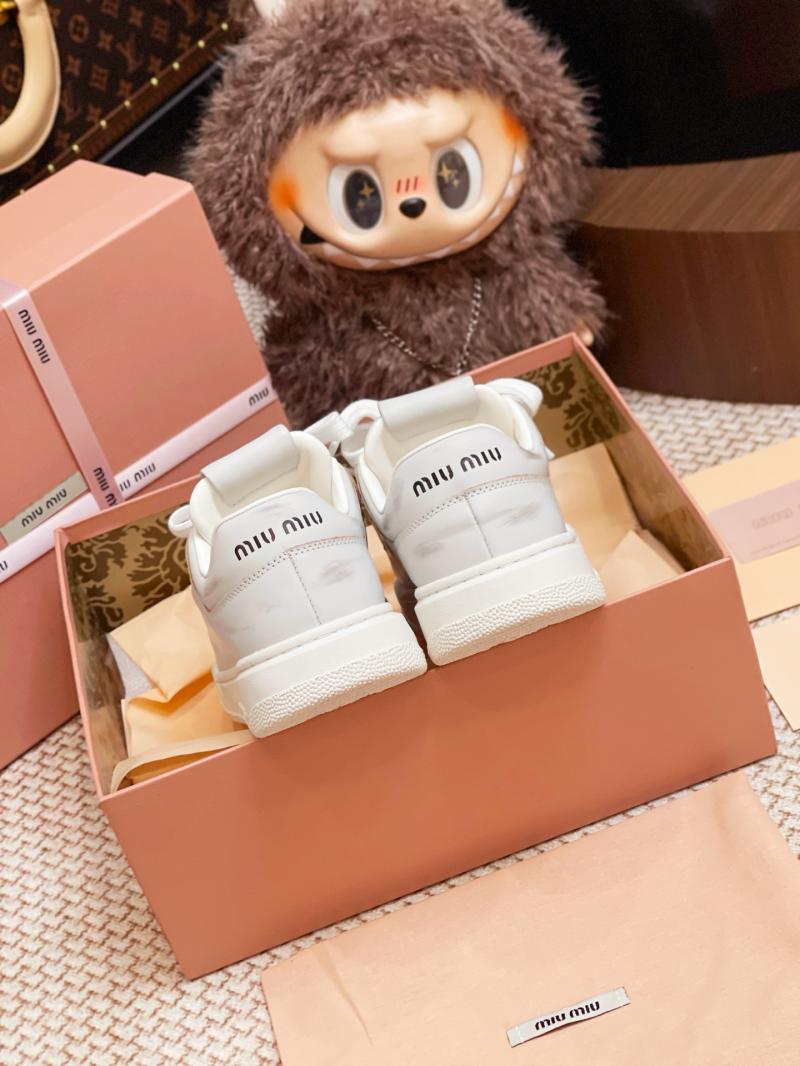 Miu Miu Sneakers SMS61302