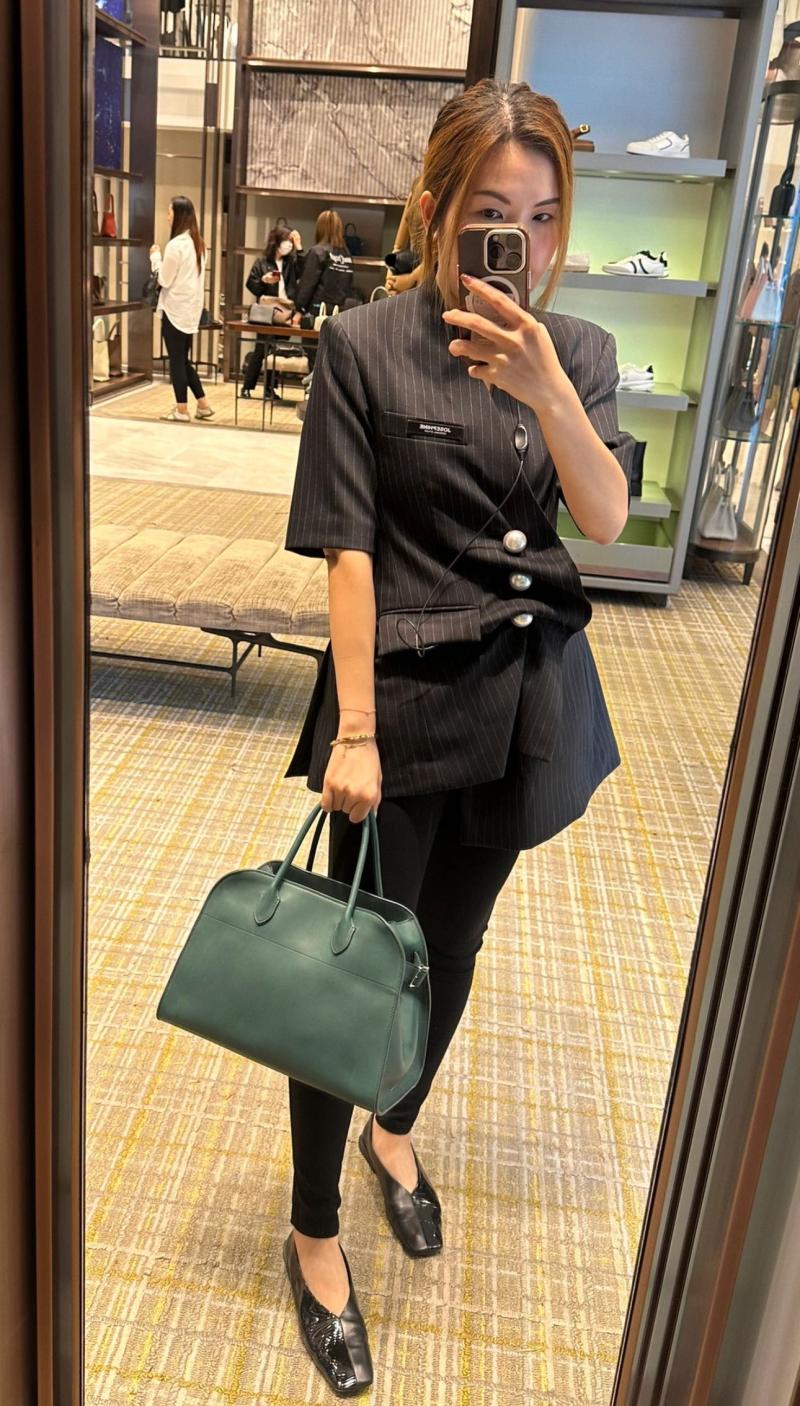The Row Smooth Leather Margaux 12 Bag Green W1833