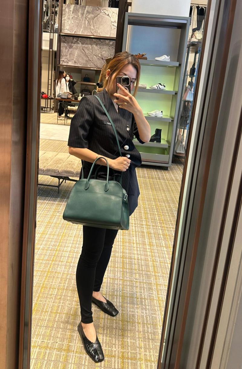 The Row Smooth Leather Margaux 12 Bag Green W1833