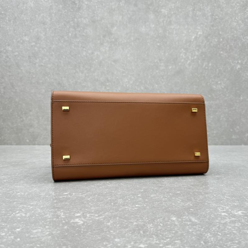 The Row Smooth Leather Margaux 12 Bag Cuir W1833