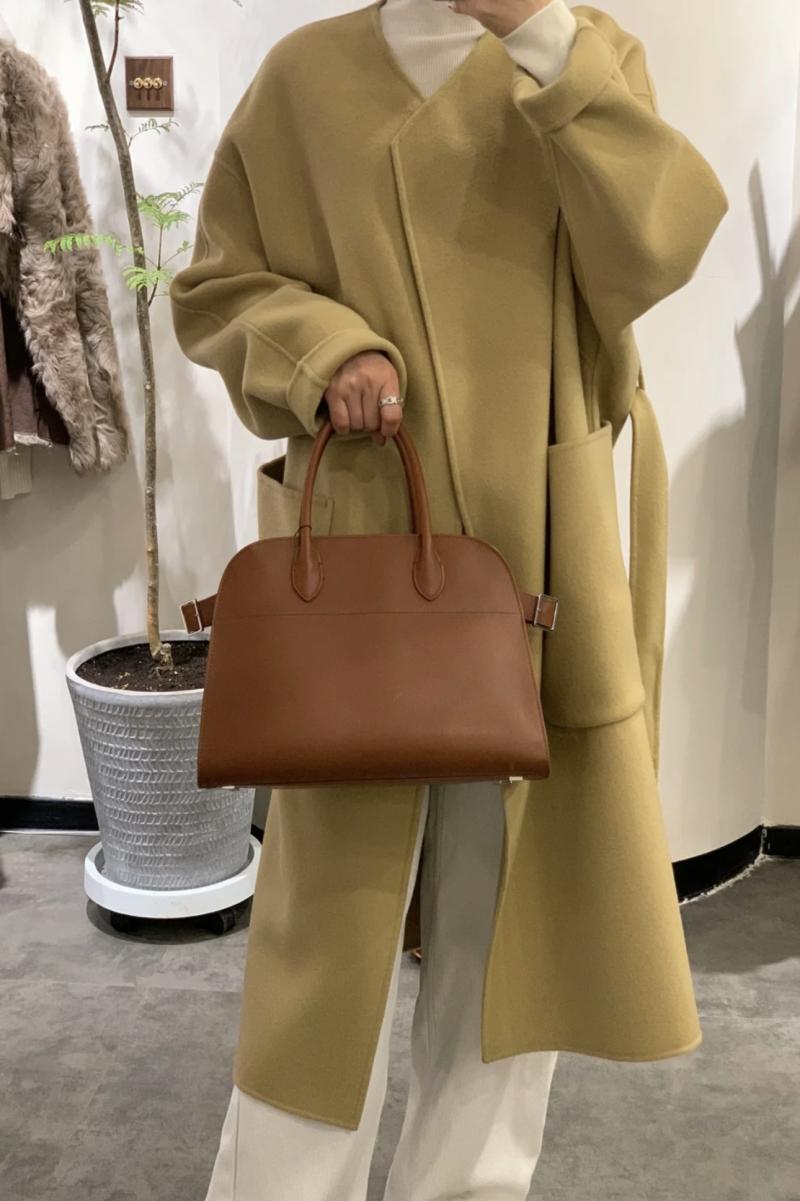 The Row Smooth Leather Margaux 12 Bag Cuir W1833