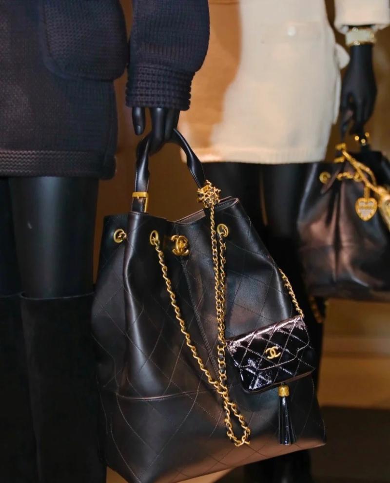 Chanel Calfskin Shopping Bag Black AS5635